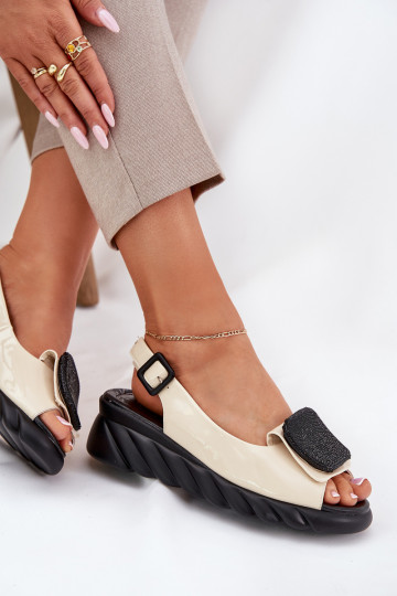 Zandkleurige dames lak schoenen op hak met decoratie, Artiker 56C1567