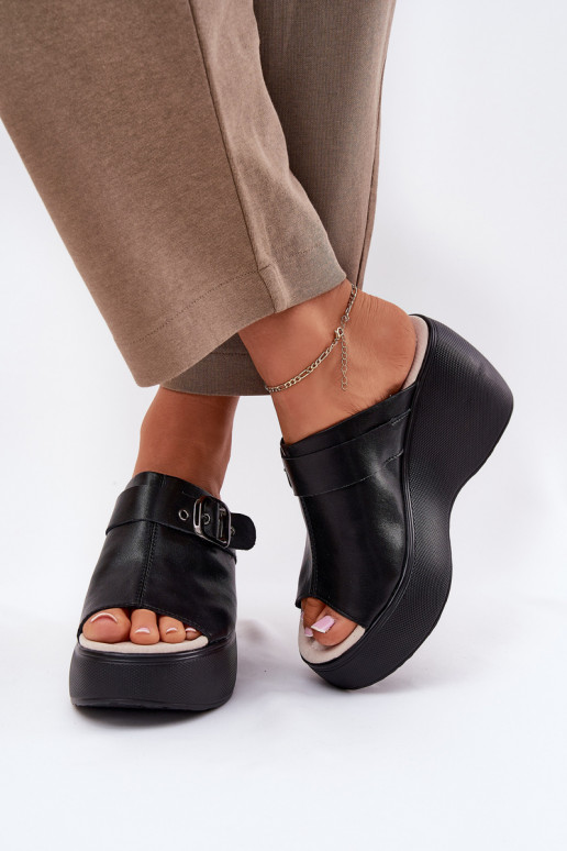 Pantoufles en cuir Féminin avec une plateforme I Koturnie avec boucles S.Barski LR51-542 couleur noire