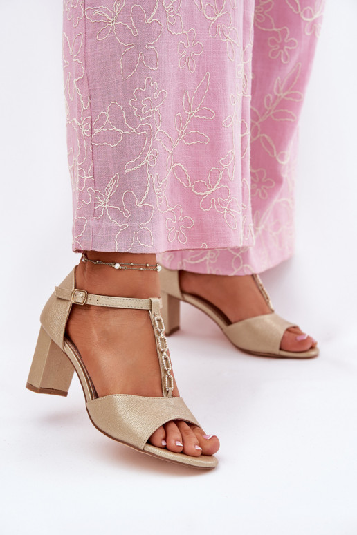 Sandales à talons hauts pour femme avec des talons décorés en cuir écologique couleur dorée Triavera