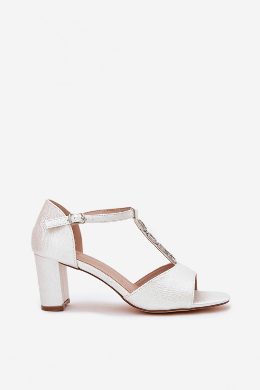 Sandales à talons hauts pour femme avec des talons décorés en cuir écologique couleur blanche Triavera Sandales à talons hauts pour femme avec des talons décorés en cuir écologique couleur blanche Triavera