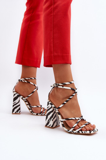 À la mode Sandales à talons hauts Blanc-couleur noire Josette 2