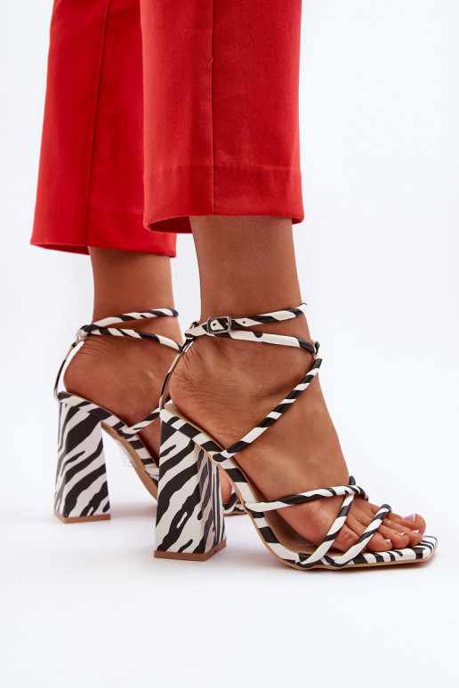 À la mode Sandales à talons hauts Blanc-couleur noire Josette