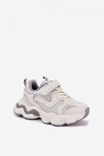 Witte kinder sportieve schoenen op een dikke zool, "Lianees"