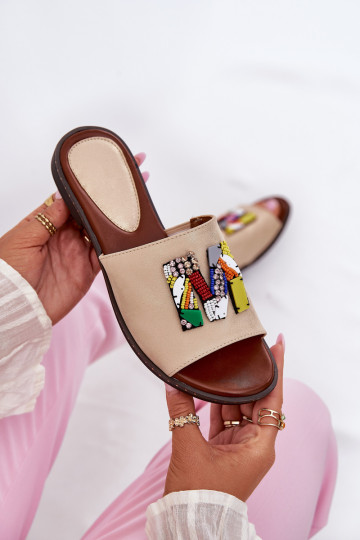 Damenhausschuhe mit breiten Absätzen mit Ornamenten goldene Farbe Clelione