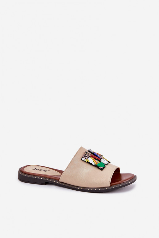 Pantoufles pour femmes avec des talons larges avec des ornements couleur dorée Clelione