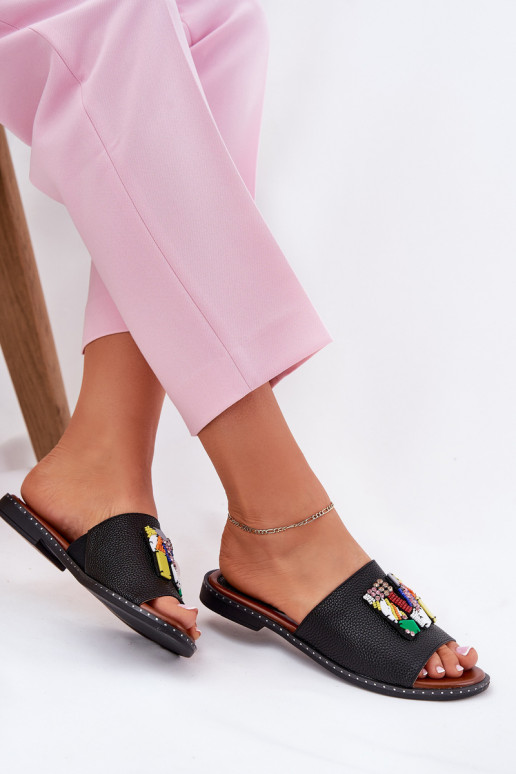 Pantoufles pour femmes avec des talons larges avec des ornements couleur noire Clelione