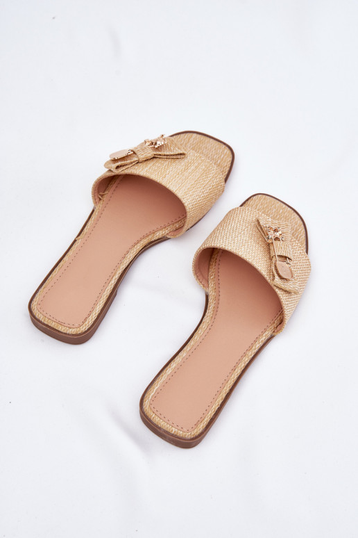 Pantoufles pour femmes avec des talons larges avec des rubans beige Sallariela