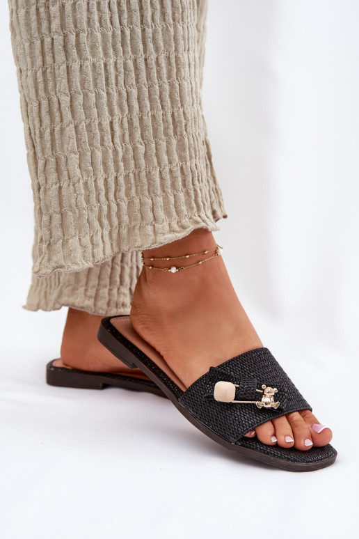 Pantoufles pour femmes avec des talons larges avec des rubans couleur noire Sallariela