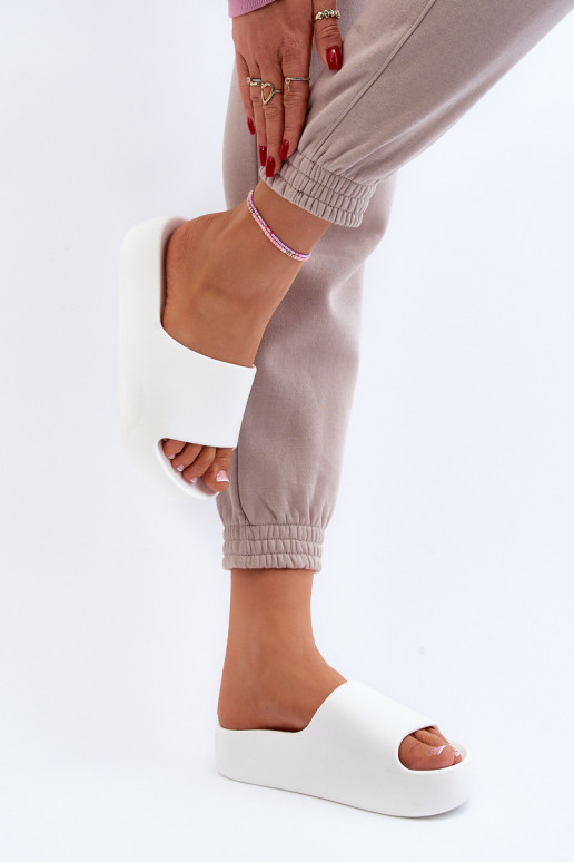 Féminin Chaussons Sur une semelle épaisse couleur blanche Oreithano