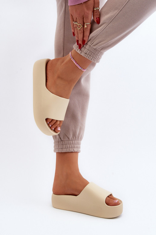 Féminin Chaussons Sur une semelle épaisse beige Oreithano