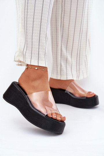 Pantoufles pour femmes Z Transparentnym Bandesem Sur un coin couleur noire Meltiana 2