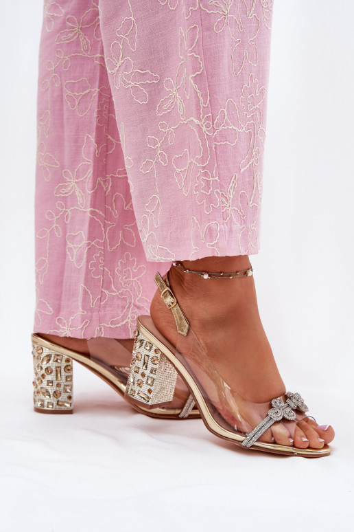 Voir à travers des sandales avec des talons D&A MR51-705 couleur dorée