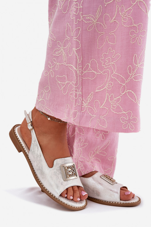 Eleganter Stil Damensandalen mit breiten Absätzen mit Ornamenten S.Barski KV51-082 Silberfarbe