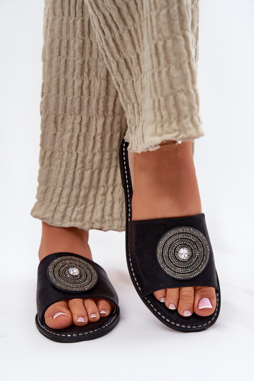 Pantoufles pour femmes avec des talons larges avec des ornements S.Barski KV51-013 couleur noire Pantoufles pour femmes avec des talons larges avec des ornements S.Barski KV51-013 couleur noire