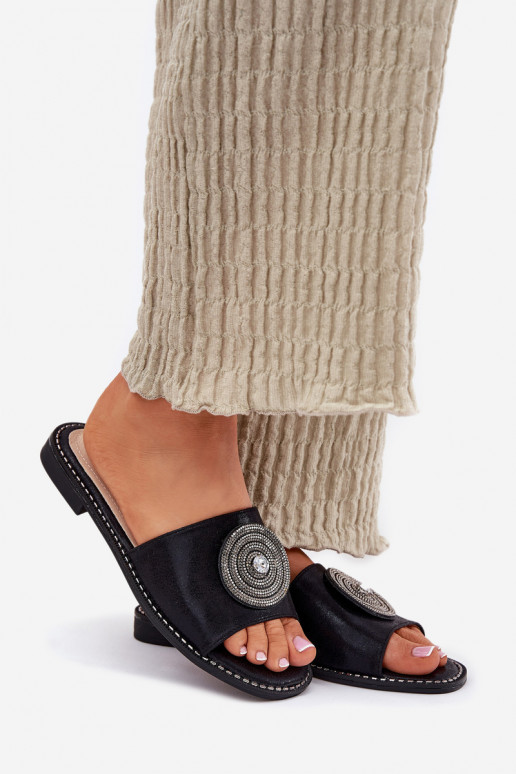 Pantoufles pour femmes avec des talons larges avec des ornements S.Barski KV51-013 couleur noire Pantoufles pour femmes avec des talons larges avec des ornements S.Barski KV51-013 couleur noire