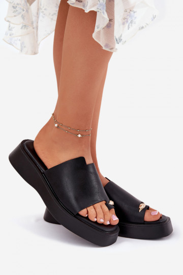 Pantoufles pour femmes avec une plateforme Avec des décorations Detalem couleur noire Linosea 2