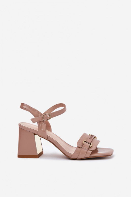 Leer Gelakte sandalen voor dames met hakken beige Mevonelle Leer Gelakte sandalen voor dames met hakken beige Mevonelle