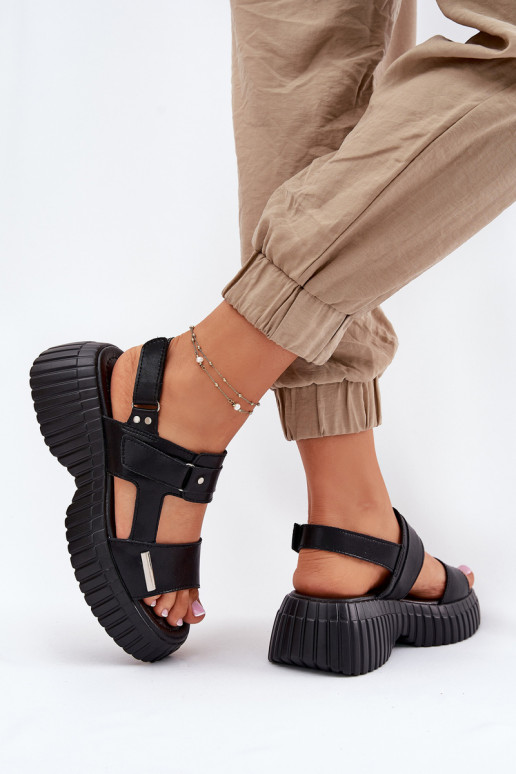 Sandales pour femmes Féminin avec une plateforme couleur noire Mertella Sandales pour femmes Féminin avec une plateforme couleur noire Mertella