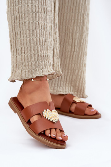 Pantoufles pour femmes avec des talons larges avec des détails dorés marron Karinma