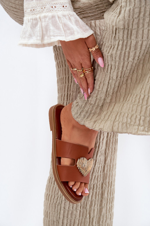 Damespantoffels met brede hakken met gouden details bruine kleur Karinma