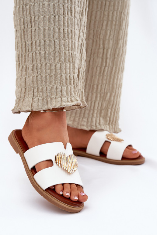 Pantoufles pour femmes avec des talons larges avec des détails dorés couleur blanche Karinma