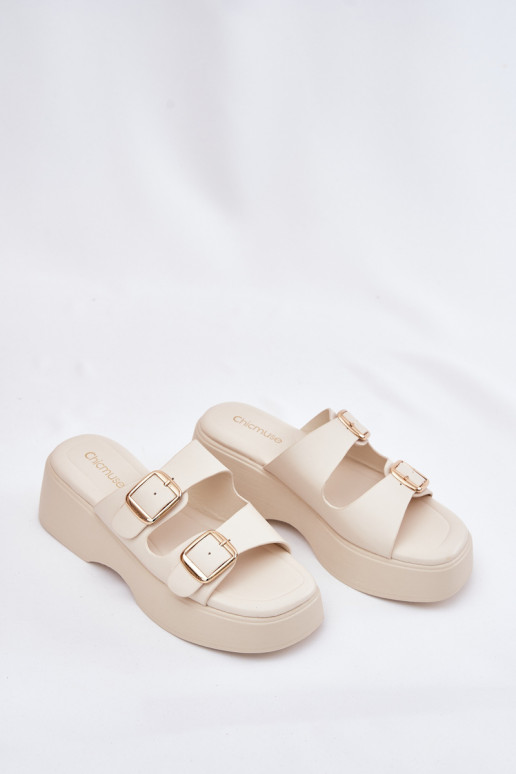 Damenhausschuhe Auf einem Keil und Plattform mit Schnallen elfenbeinfarbe Nitarelia Damenhausschuhe Auf einem Keil und Plattform mit Schnallen elfenbeinfarbe Nitarelia