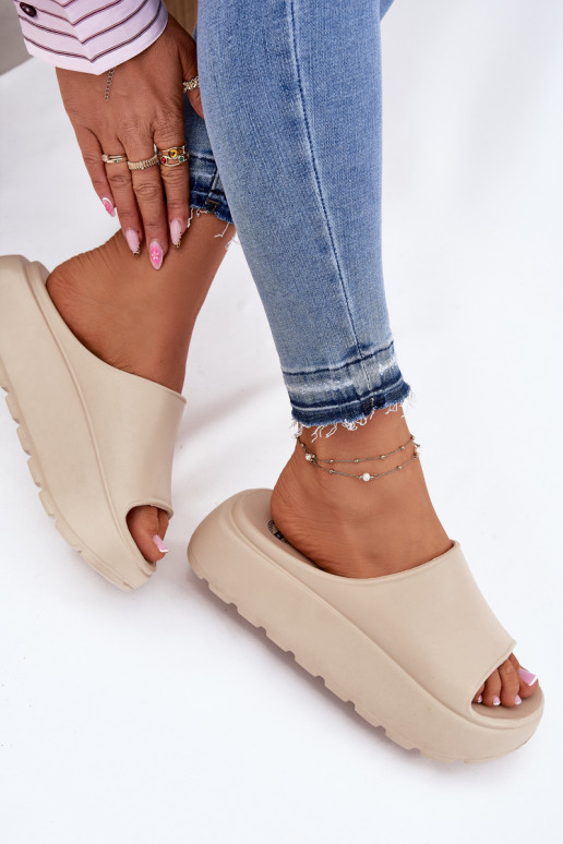 Pantoufles légères Pantoufles pour femmes avec une plateforme beige Xalvania