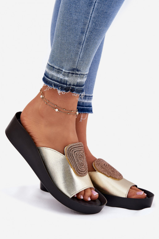 Leer Dames Slippers met ornamenten KV51-028 gouden kleur Leer Dames Slippers met ornamenten KV51-028 gouden kleur