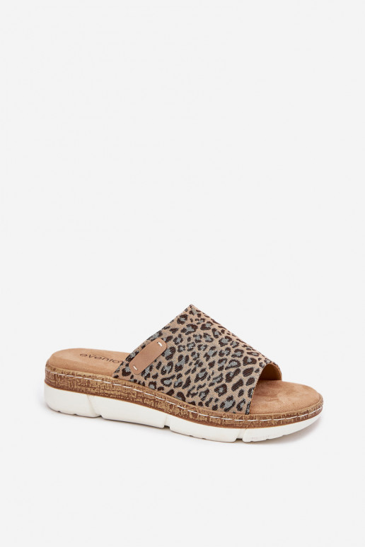 Pantoufles pour femmes Sur un coin avec des motifs en fourrure de léopard Norozi Pantoufles pour femmes Sur un coin avec des motifs en fourrure de léopard Norozi