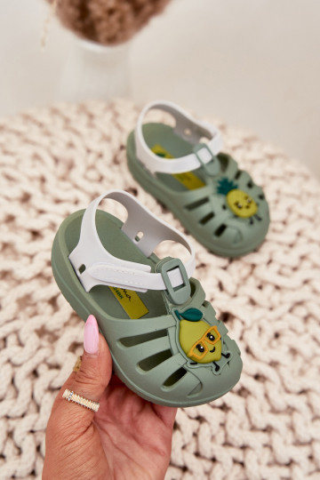 des sandales Puéril avec attaches adhésives OÀoce 83615 Ipanema Summer XIV Baby couleur verte