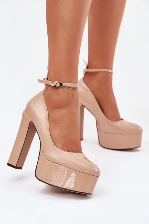 avec effet vernis Chaussures Dans un poste élevé et plateforme beige Nianka avec effet vernis Chaussures Dans un poste élevé et plateforme beige Nianka
