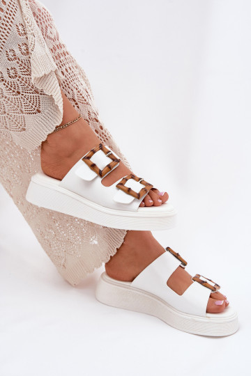 Dames pantoffels van kunstleer met platform en gespen Xanivia witte kleur