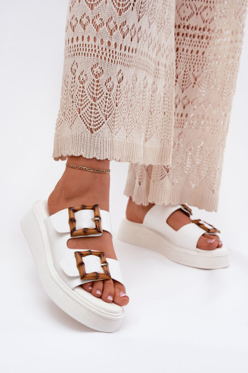 Chaussons pour femmes en cuir synthétique avec plateforme et boucles Xanivia couleur blanche 2