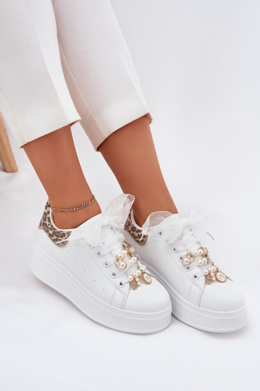 Chaussures modèle baskets Féminin avec une plateforme Z Przypinkami couleur blanche avec des motifs en fourrure de léopard Ocerd
