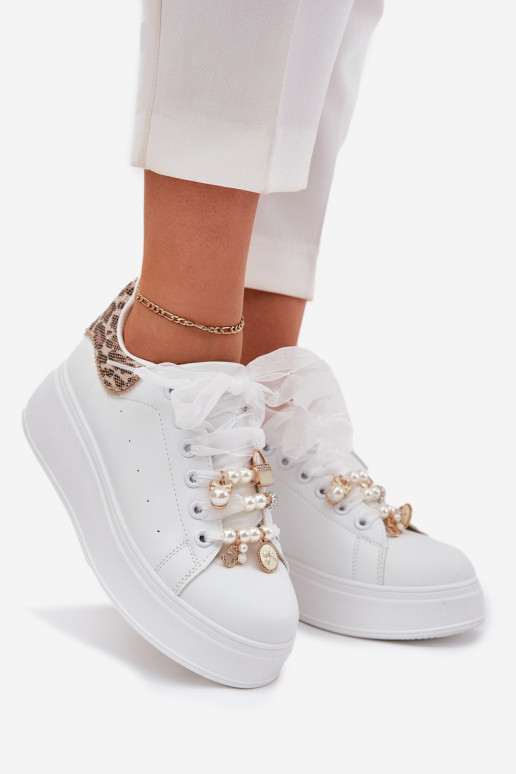 Chaussures modèle baskets Féminin avec une plateforme Z Przypinkami couleur blanche avec des motifs en fourrure de léopard Ocerd