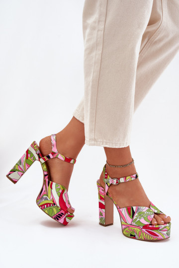 À motifs des sandales avec des talons et plateforme rose-couleur verte Slaria
