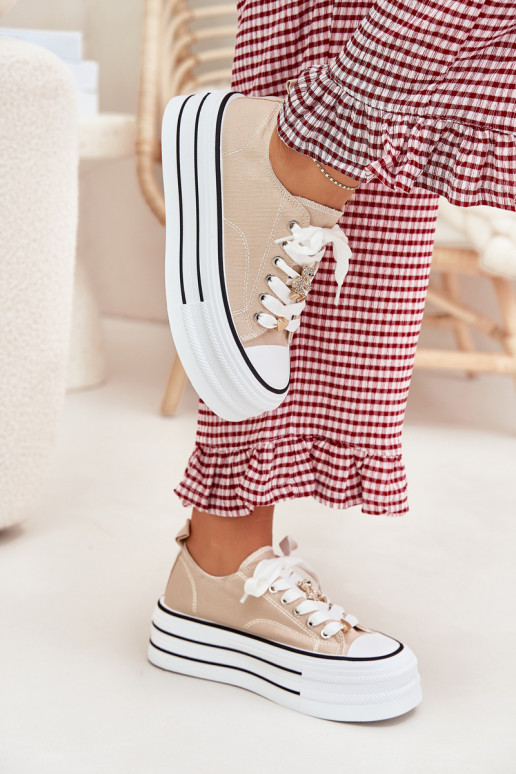 Chaussures de loisirs avec une plateforme Ze couleur doréemi Przypinkami beige Fiorina Chaussures de loisirs avec une plateforme Ze couleur doréemi Przypinkami beige Fiorina