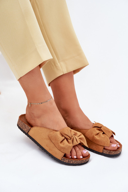 Damespantoffels Op een kurkzool Kokardką bruine kleur Seressa