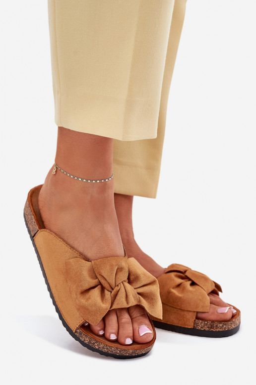 Damespantoffels Op een kurkzool Kokardką bruine kleur Seressa