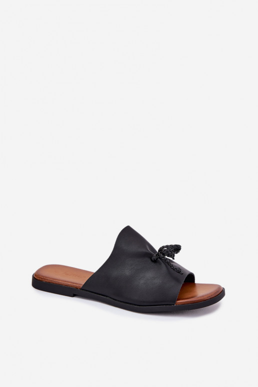 Pantoufles pour femmes avec des talons larges Avec des décorations DANSiązaniem couleur noire Norela