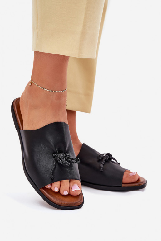 Damenhausschuhe mit breiten Absätzen Mit Dekorationen INiązaniem schZuarze Farbe Norela