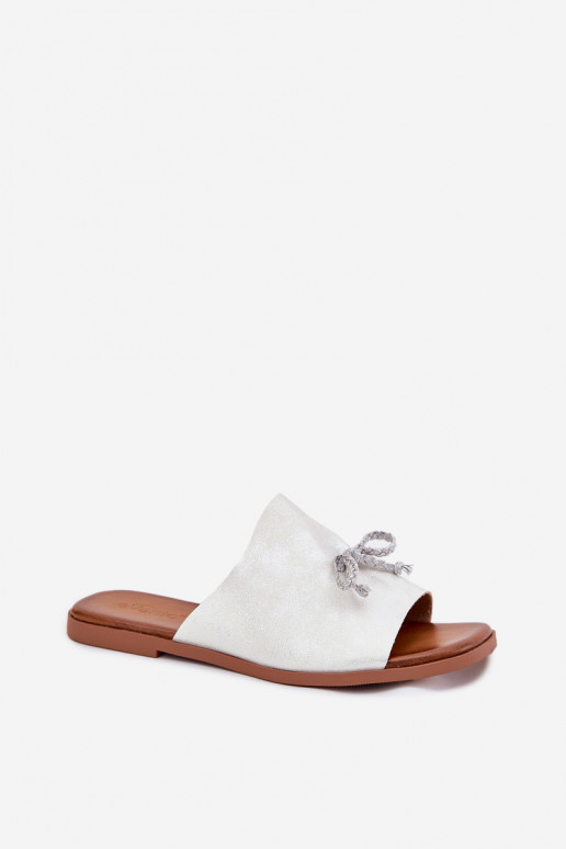 Pantoufles pour femmes avec des talons larges Avec des décorations DANSiązaniem couleur argent Norela Pantoufles pour femmes avec des talons larges Avec des décorations DANSiązaniem couleur argent Norela