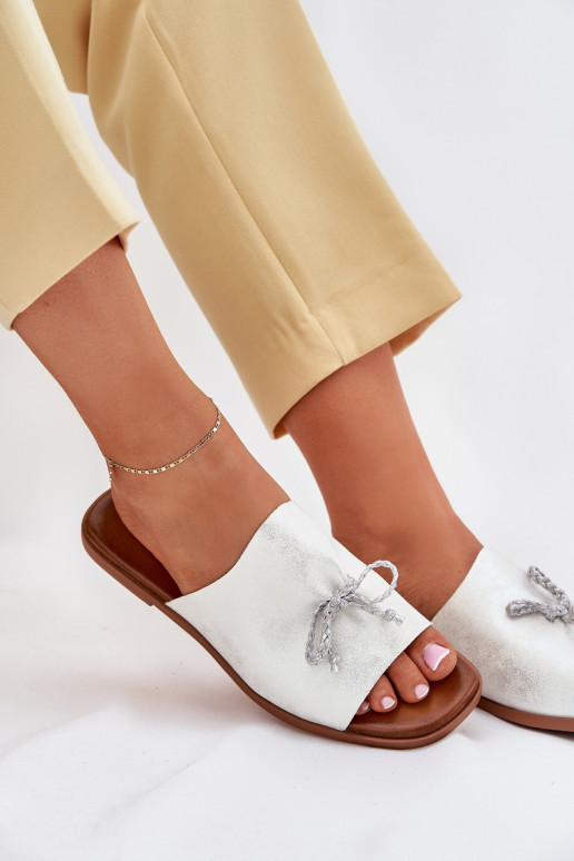 Pantoufles pour femmes avec des talons larges Avec des décorations DANSiązaniem couleur argent Norela Pantoufles pour femmes avec des talons larges Avec des décorations DANSiązaniem couleur argent Norela