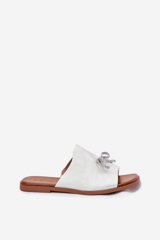 Pantoufles pour femmes avec des talons larges Avec des décorations DANSiązaniem couleur argent Norela Pantoufles pour femmes avec des talons larges Avec des décorations DANSiązaniem couleur argent Norela