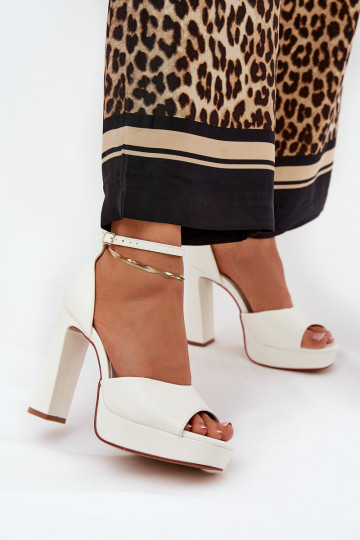 Damen High Heels Sandalen mit Plateau aus weißem Kunstleder 2