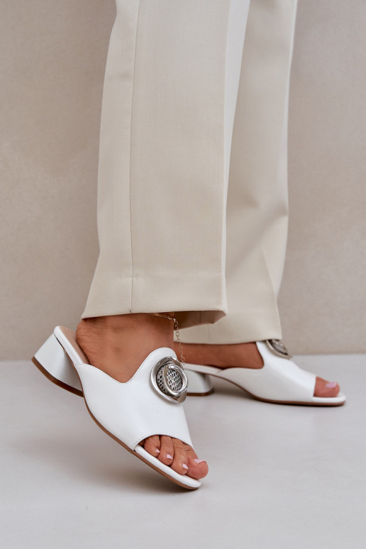 Chaussons élégants blancs pour femmes...