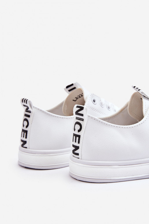 Baskets modèle classique couleur blanche Ville