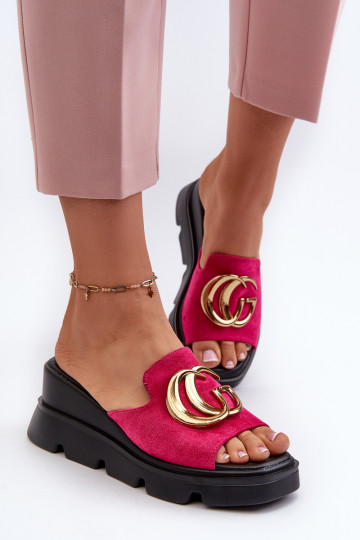 Rosa Damen Iaria Hausschuhe aus Eko-Suede mit Keilabsatz und Plattform mit goldfarbenen Details