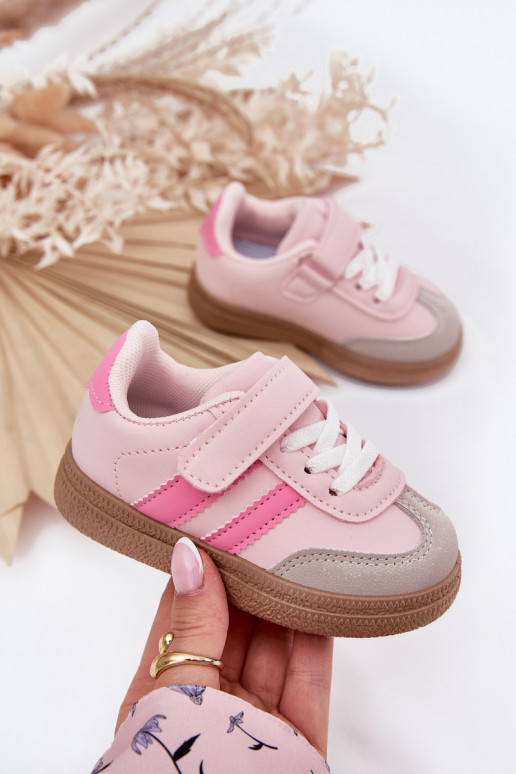 Turnschuhe Sneakers Stilvollllschuhe Kindisch mit Klebeverschlüssen pinke Farbe Adelina