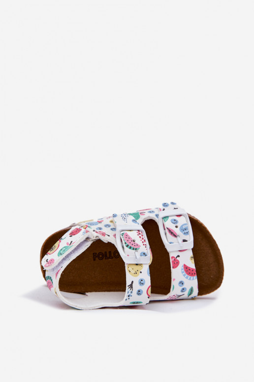 Kindersandalen Auf einer Korksohle mit Schnallen OZuoce Zueiße Farbe Thessa